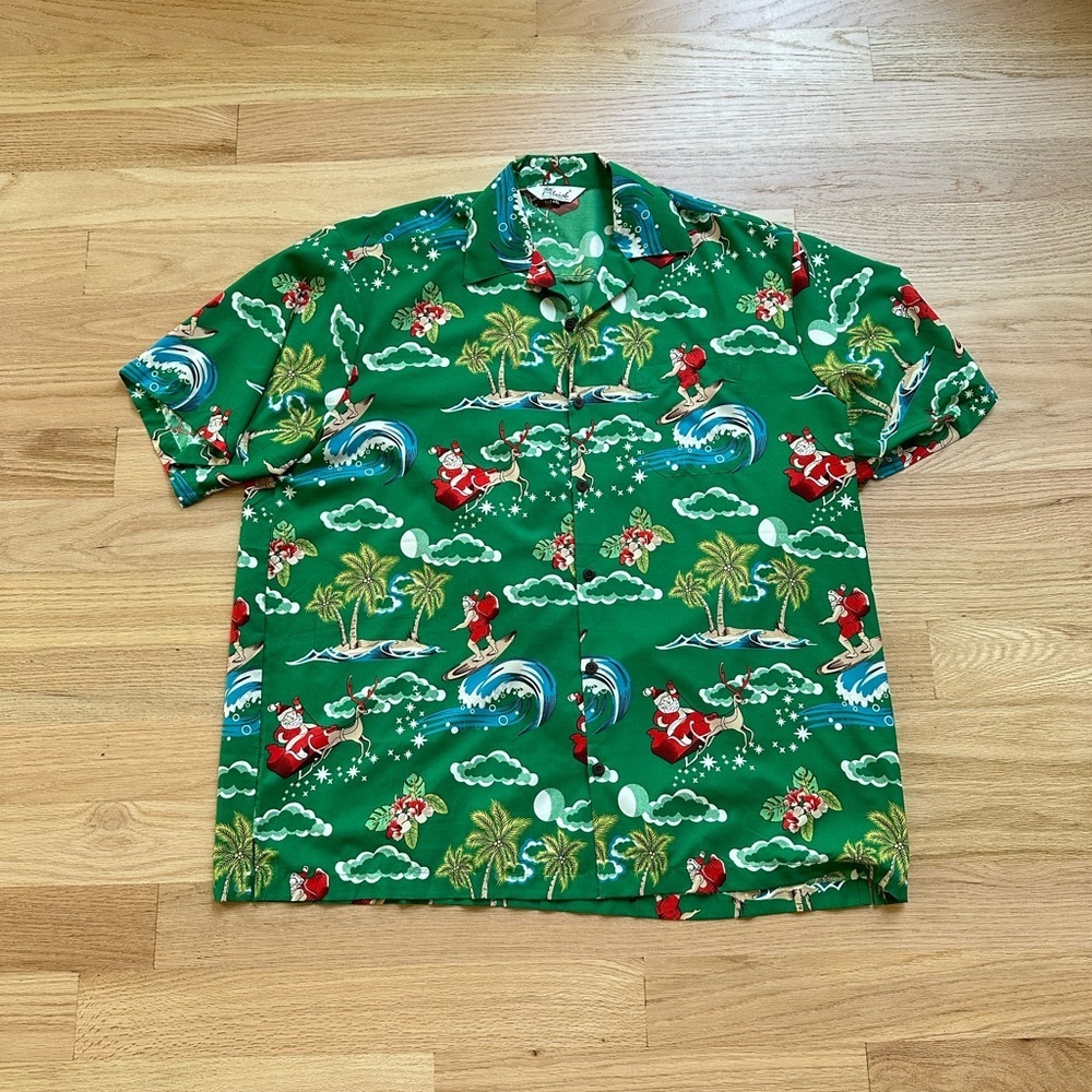 Surfing Santa Holiday Print Men's Short Sleeve Shirt